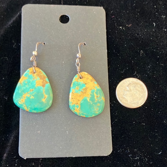 Handmade by Native artist in New Mexico, green turquoise w gold threads of color - Picture 2 of 5